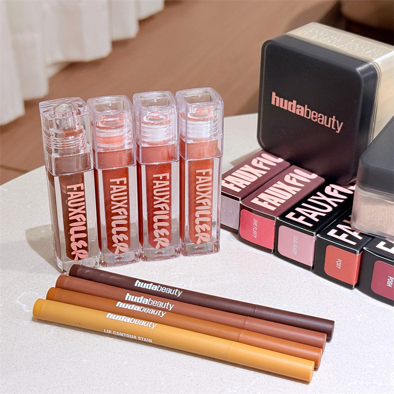 Huda Beauty Makeup Set - HudaBeauty Faux Filler Shiny Non-Sticky Lip